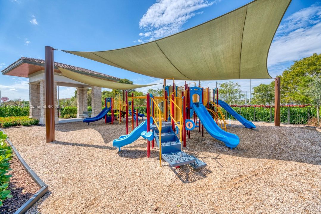 For Rent: $3,100 (2 beds, 2 baths, 1072 Square Feet)