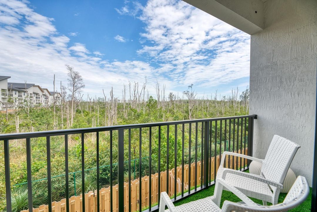 For Rent: $3,100 (2 beds, 2 baths, 1072 Square Feet)