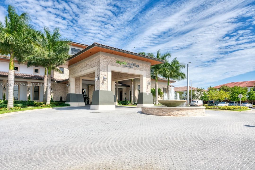 For Rent: $3,100 (2 beds, 2 baths, 1072 Square Feet)