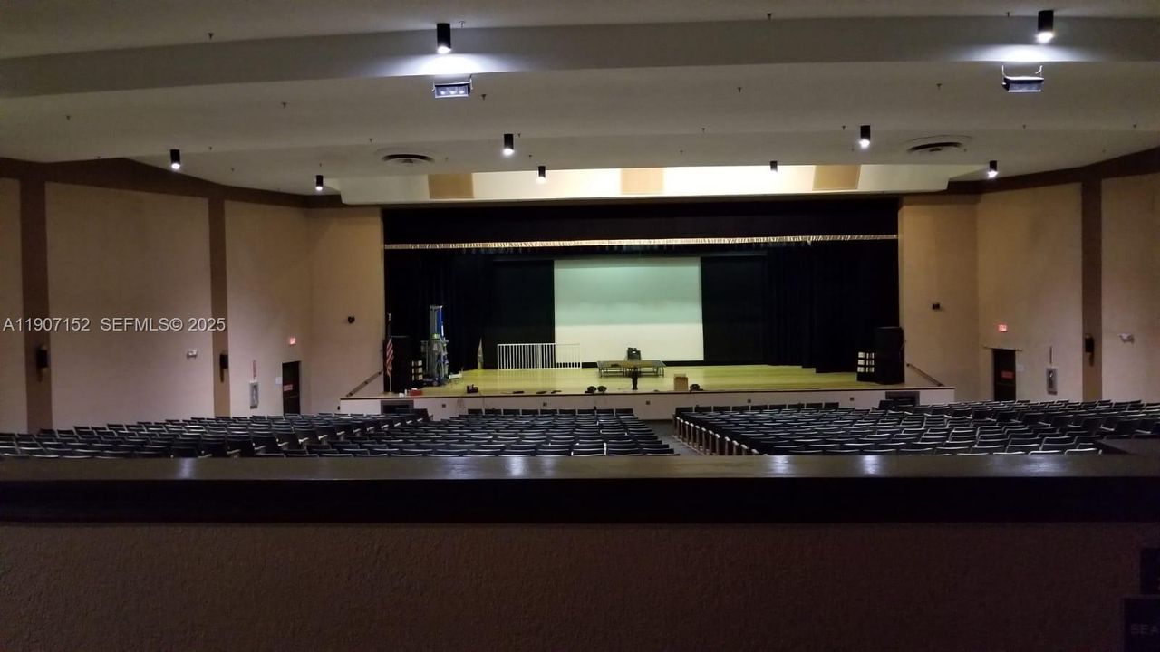 出租: $1,480 (1 贝兹, 1 浴室, 715 平方英尺)