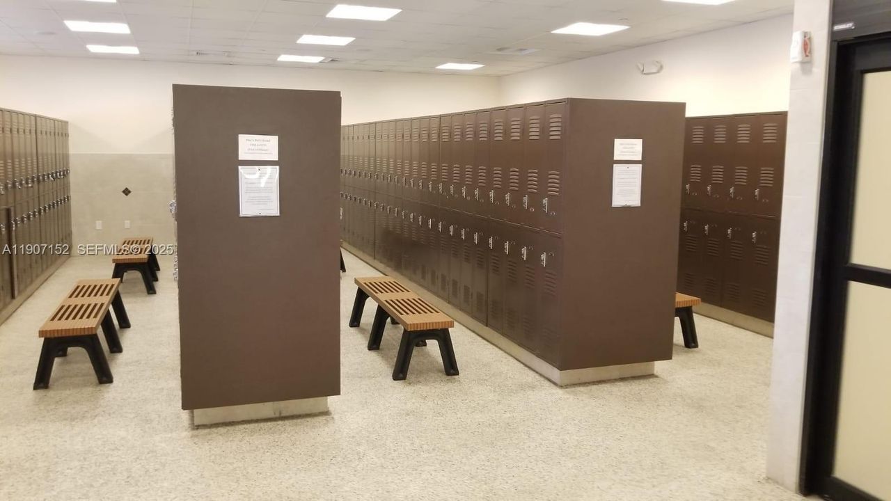 出租: $1,480 (1 贝兹, 1 浴室, 715 平方英尺)