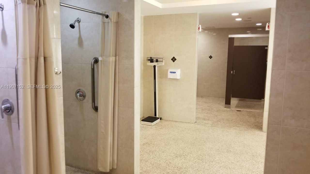 出租: $1,480 (1 贝兹, 1 浴室, 715 平方英尺)