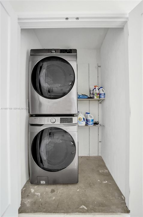 出租: $29,500 (5 贝兹, 5 浴室, 5596 平方英尺)