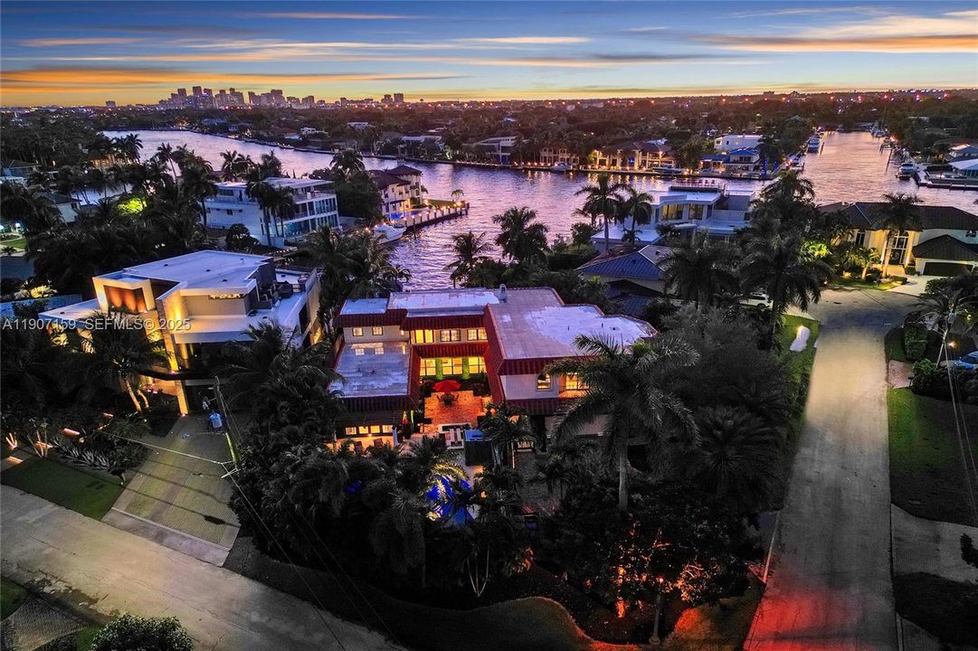 出租: $29,500 (5 贝兹, 5 浴室, 5596 平方英尺)