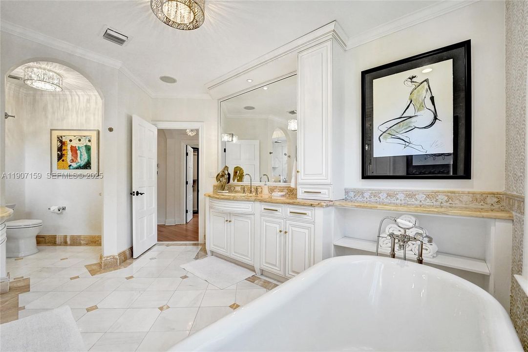 出租: $29,500 (5 贝兹, 5 浴室, 5596 平方英尺)