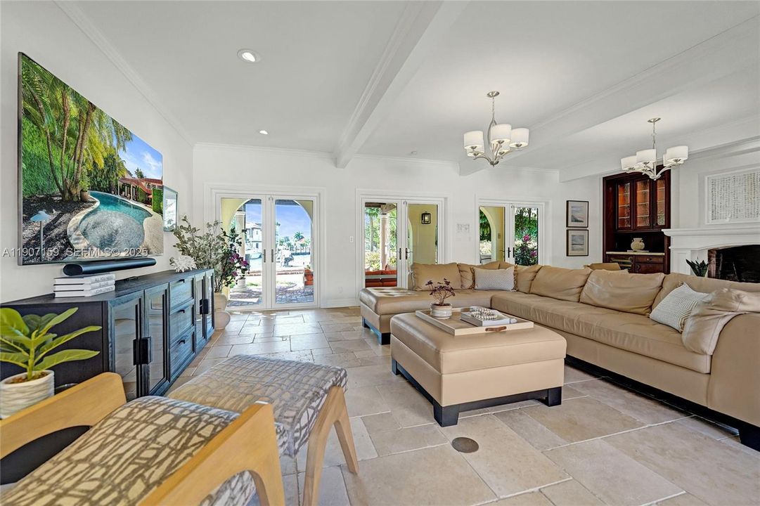 出租: $29,500 (5 贝兹, 5 浴室, 5596 平方英尺)