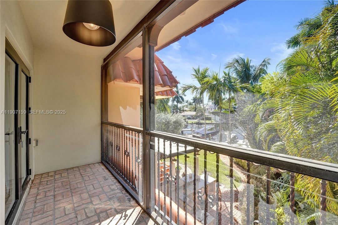 出租: $29,500 (5 贝兹, 5 浴室, 5596 平方英尺)