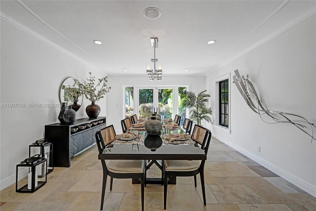 出租: $29,500 (5 贝兹, 5 浴室, 5596 平方英尺)