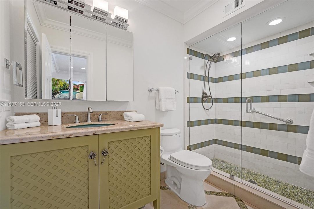 出租: $29,500 (5 贝兹, 5 浴室, 5596 平方英尺)