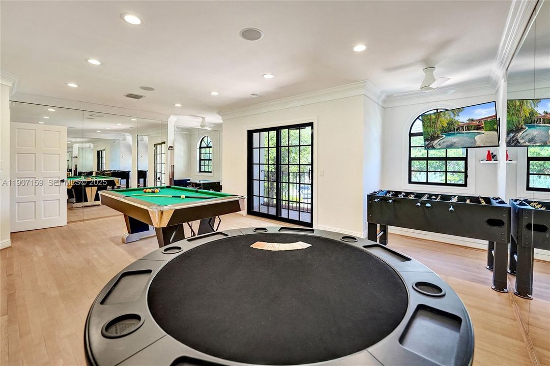 出租: $29,500 (5 贝兹, 5 浴室, 5596 平方英尺)