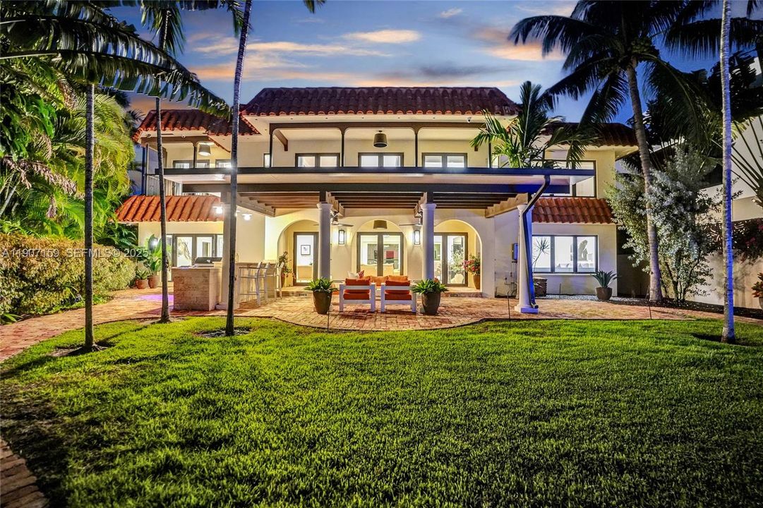 出租: $29,500 (5 贝兹, 5 浴室, 5596 平方英尺)