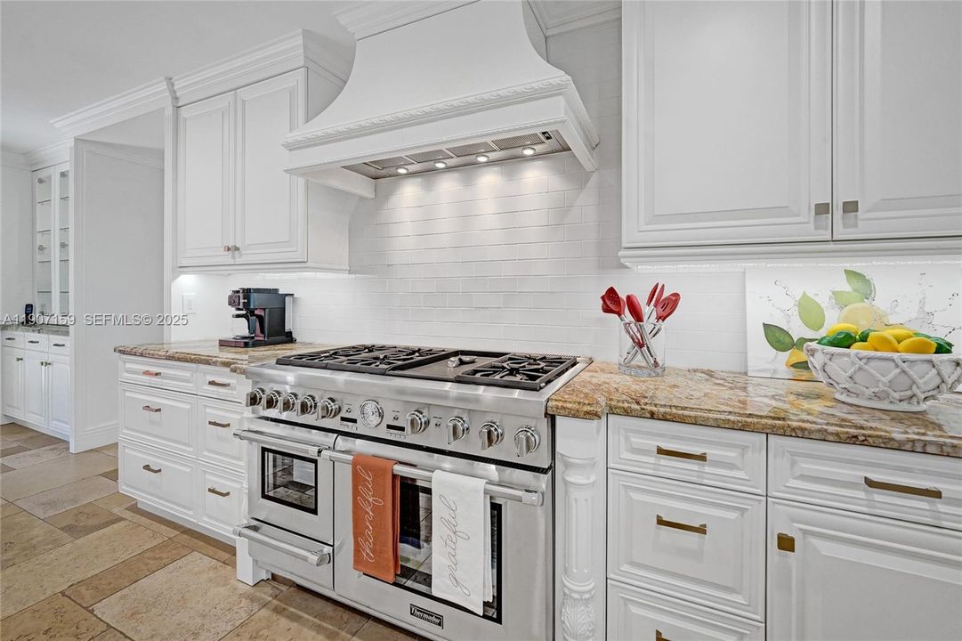 出租: $29,500 (5 贝兹, 5 浴室, 5596 平方英尺)