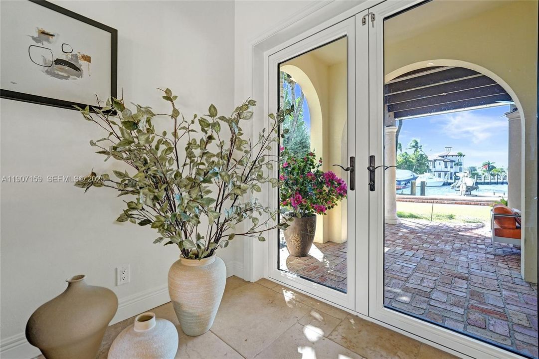 出租: $29,500 (5 贝兹, 5 浴室, 5596 平方英尺)