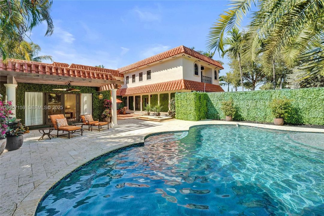 出租: $29,500 (5 贝兹, 5 浴室, 5596 平方英尺)