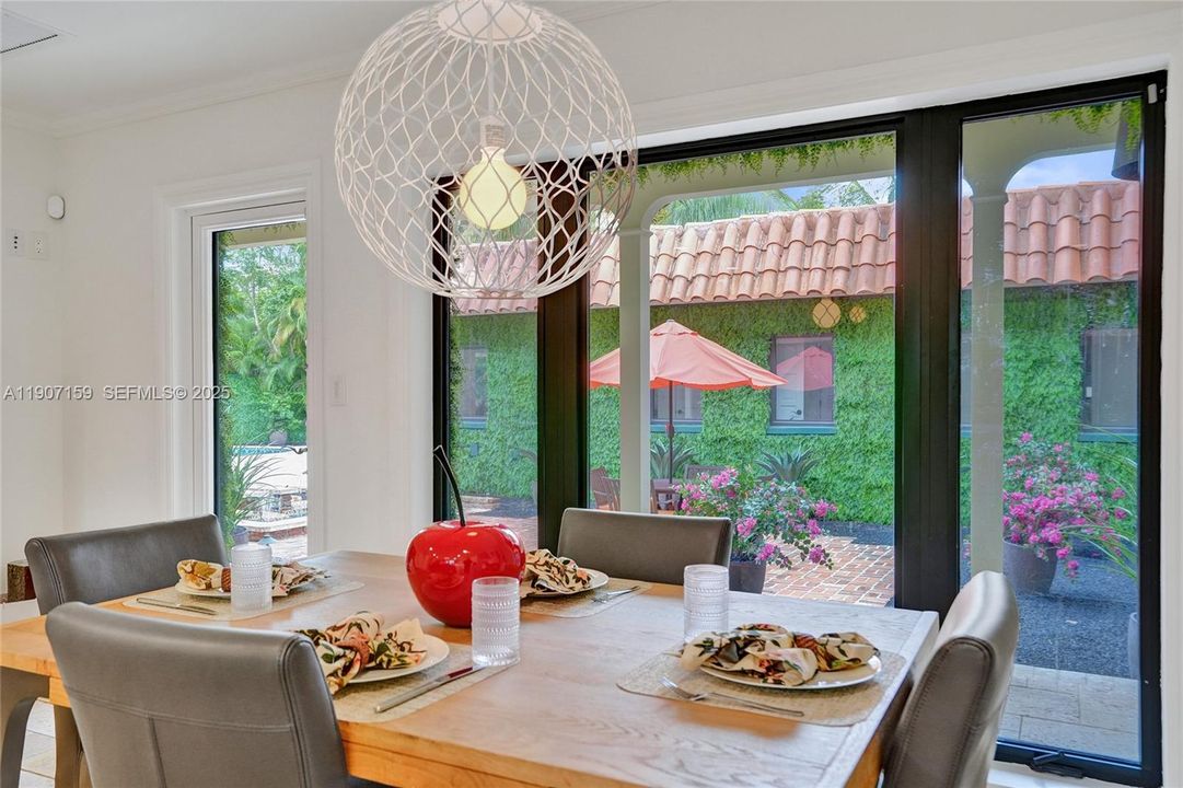 出租: $29,500 (5 贝兹, 5 浴室, 5596 平方英尺)