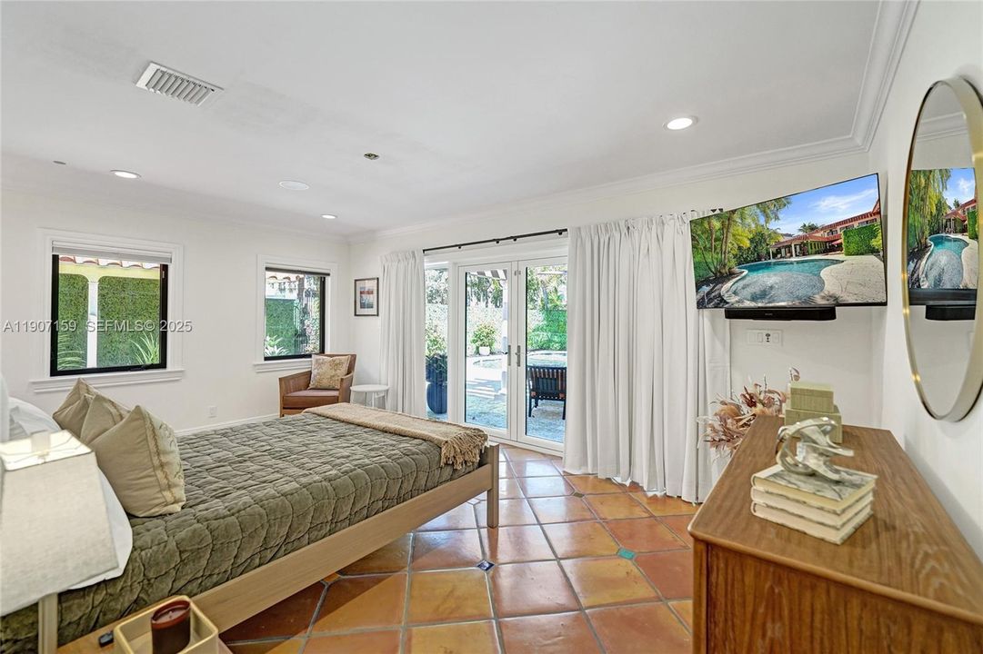 出租: $29,500 (5 贝兹, 5 浴室, 5596 平方英尺)