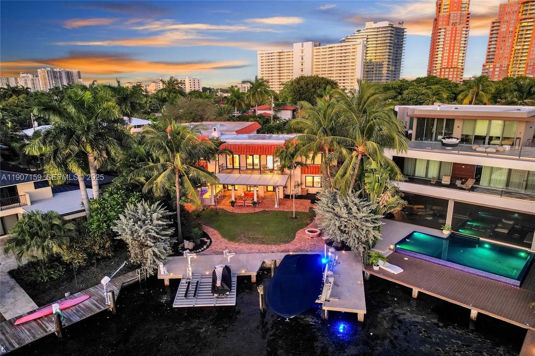 出租: $29,500 (5 贝兹, 5 浴室, 5596 平方英尺)