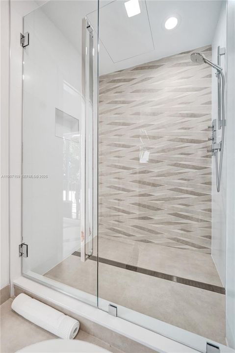 出租: $29,500 (5 贝兹, 5 浴室, 5596 平方英尺)