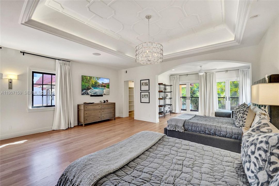 出租: $29,500 (5 贝兹, 5 浴室, 5596 平方英尺)