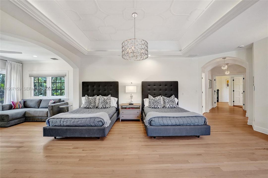 出租: $29,500 (5 贝兹, 5 浴室, 5596 平方英尺)