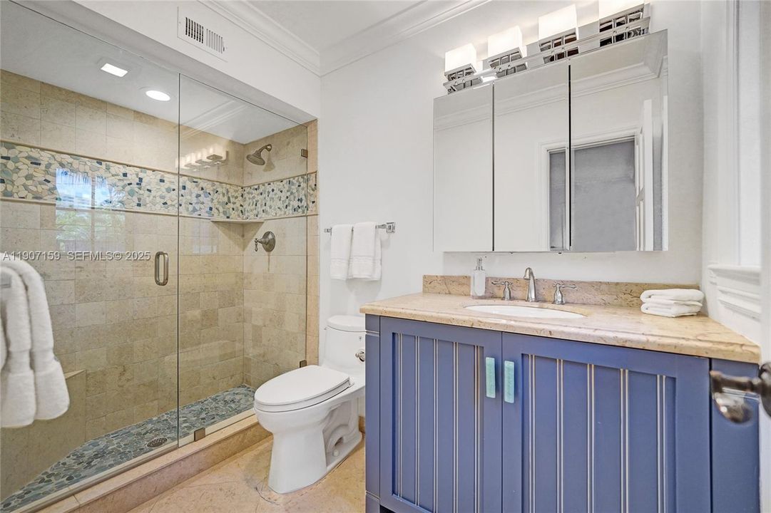 出租: $29,500 (5 贝兹, 5 浴室, 5596 平方英尺)