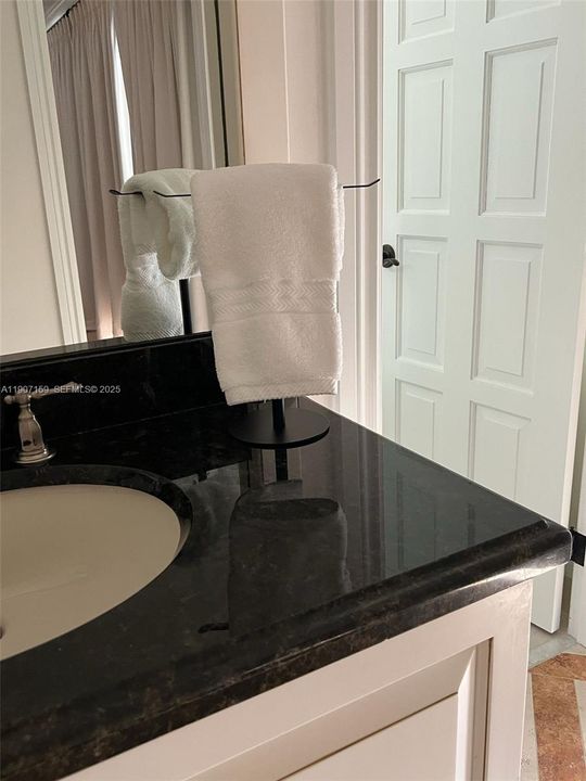 出租: $29,500 (5 贝兹, 5 浴室, 5596 平方英尺)