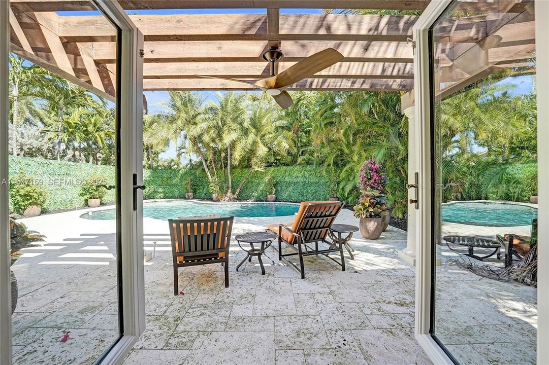 出租: $29,500 (5 贝兹, 5 浴室, 5596 平方英尺)