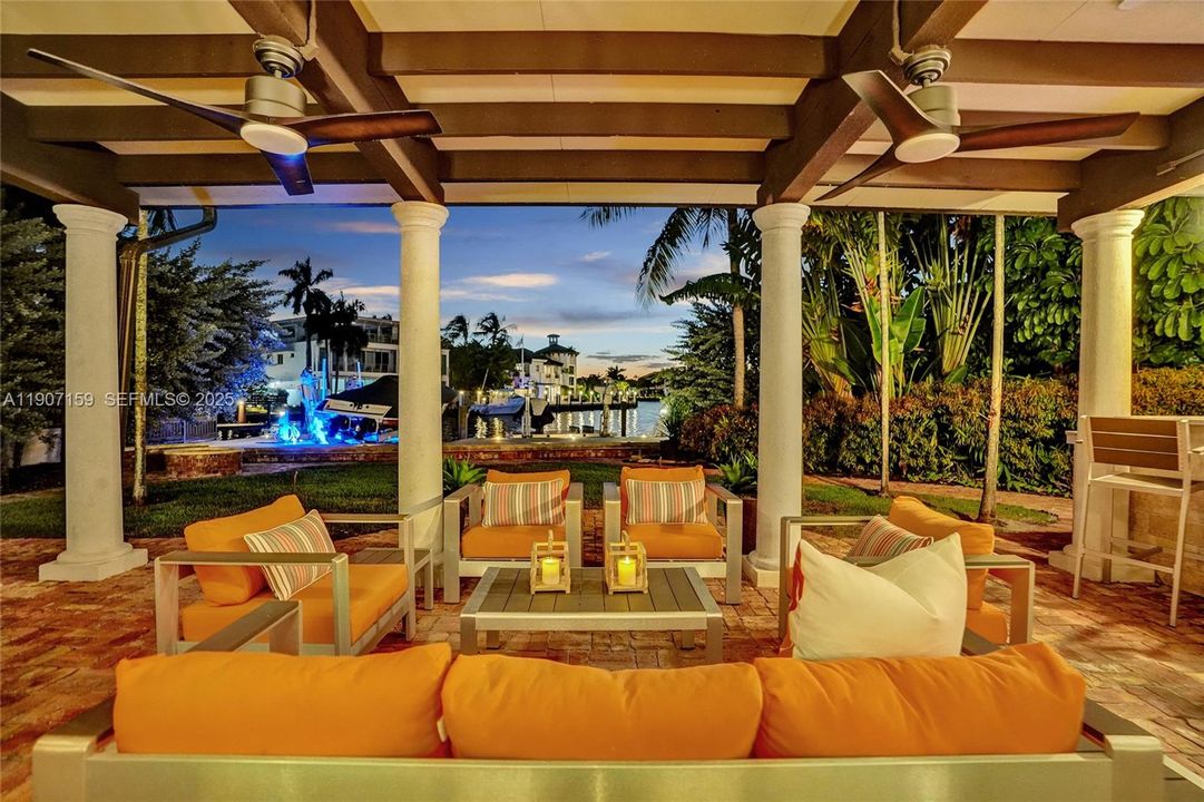 出租: $29,500 (5 贝兹, 5 浴室, 5596 平方英尺)