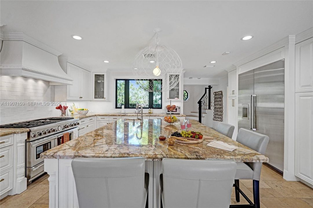 出租: $29,500 (5 贝兹, 5 浴室, 5596 平方英尺)