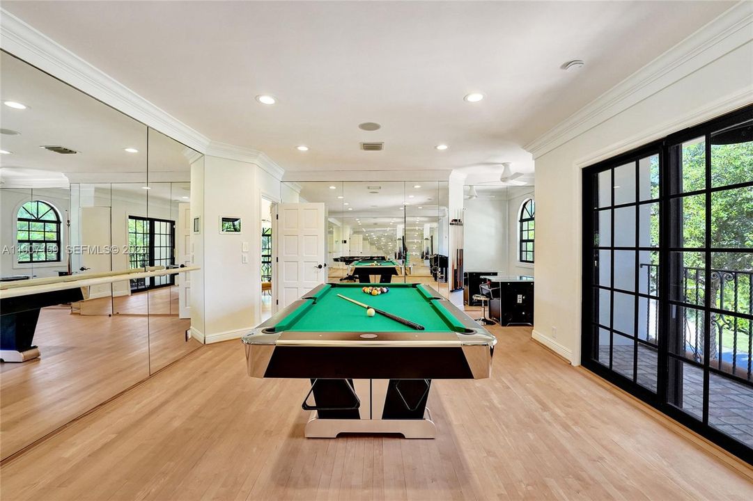 出租: $29,500 (5 贝兹, 5 浴室, 5596 平方英尺)