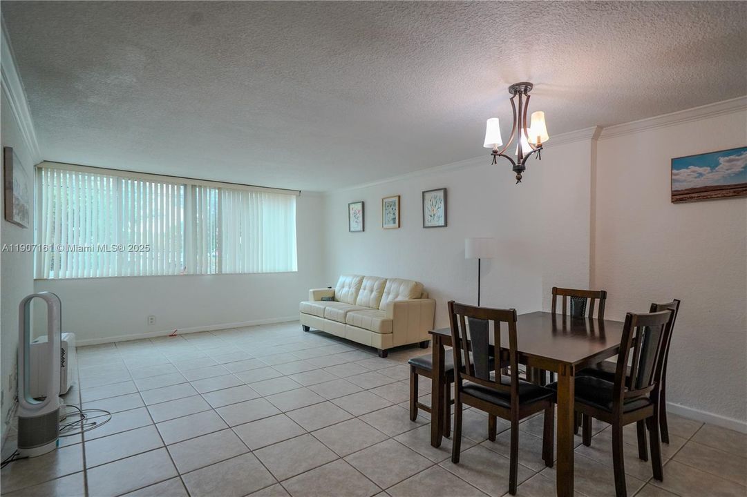 For Rent: $2,800 (3 beds, 2 baths, 1190 Square Feet)