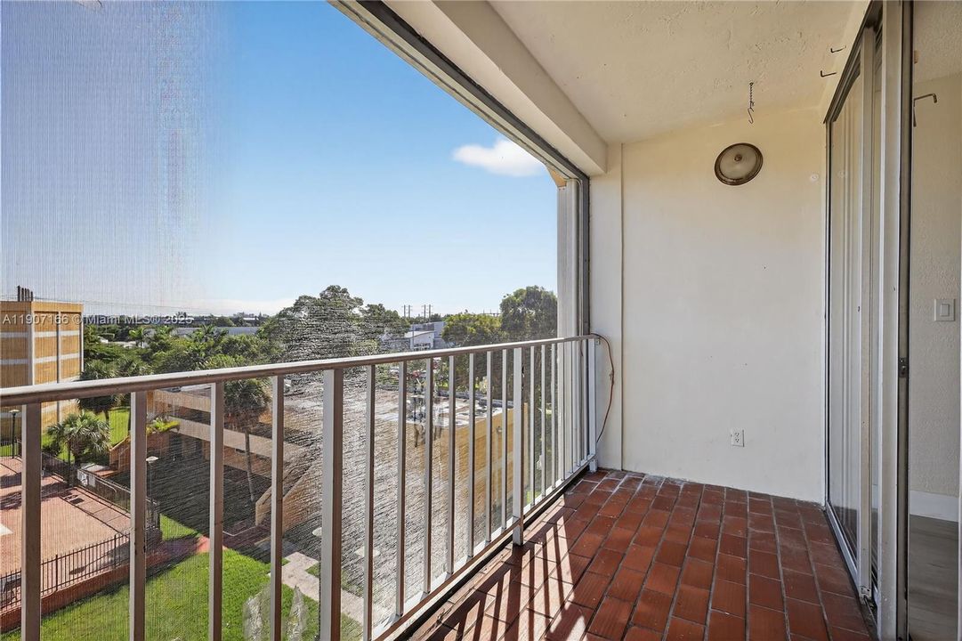 合同活跃: $2,199 (2 贝兹, 2 浴室, 1113 平方英尺)