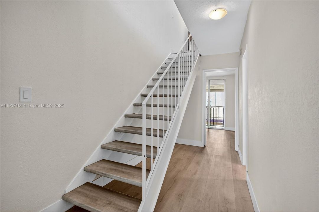 合同活跃: $2,199 (2 贝兹, 2 浴室, 1113 平方英尺)