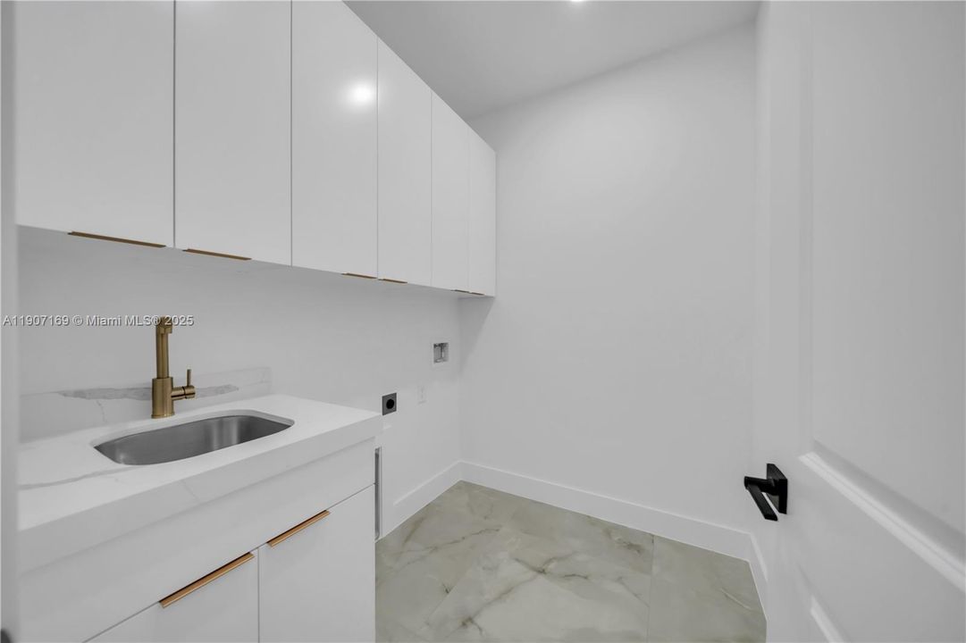 En Venta: $429,000 (3 camas, 2 baños, 1655 Pies cuadrados)