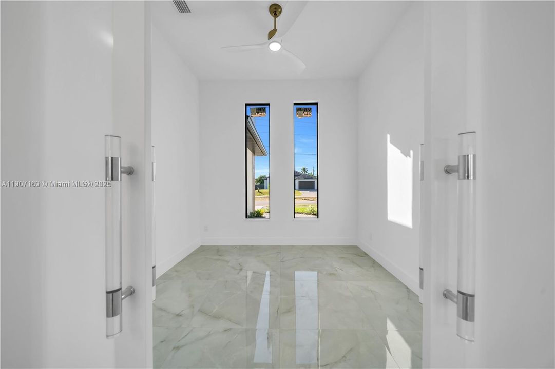 En Venta: $429,000 (3 camas, 2 baños, 1655 Pies cuadrados)