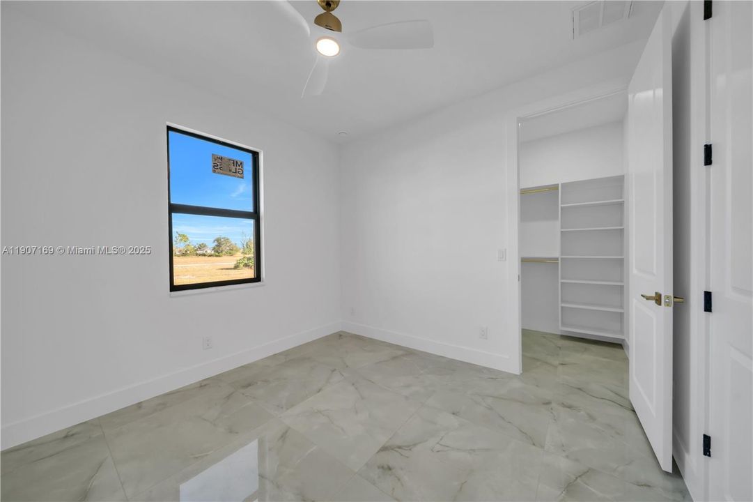 En Venta: $429,000 (3 camas, 2 baños, 1655 Pies cuadrados)