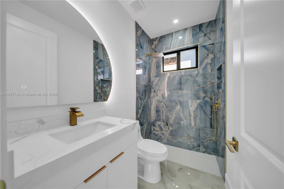 En Venta: $429,000 (3 camas, 2 baños, 1655 Pies cuadrados)