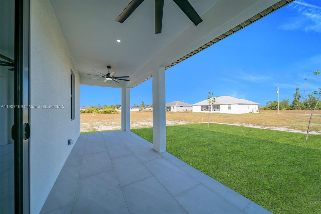 En Venta: $429,000 (3 camas, 2 baños, 1655 Pies cuadrados)