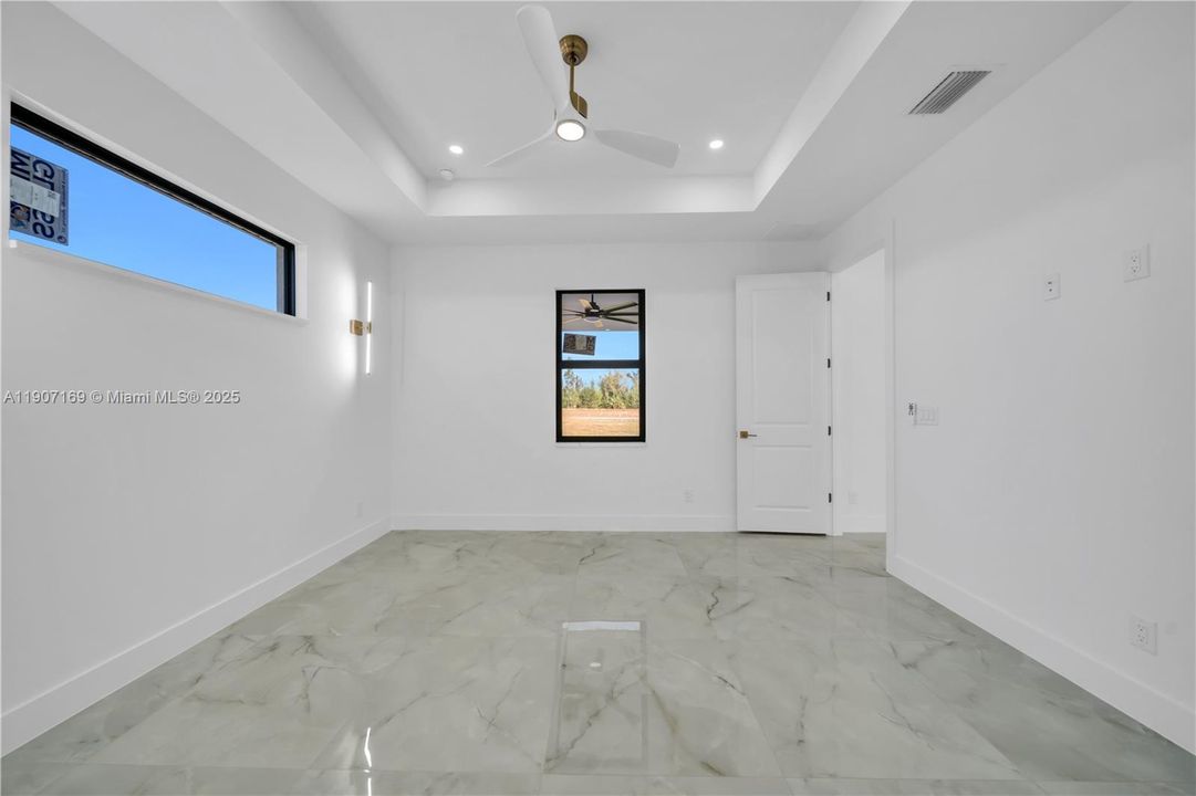 En Venta: $429,000 (3 camas, 2 baños, 1655 Pies cuadrados)