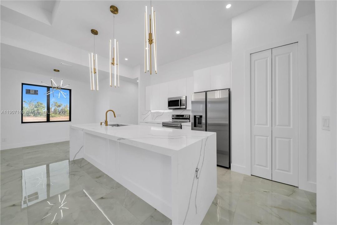 En Venta: $429,000 (3 camas, 2 baños, 1655 Pies cuadrados)