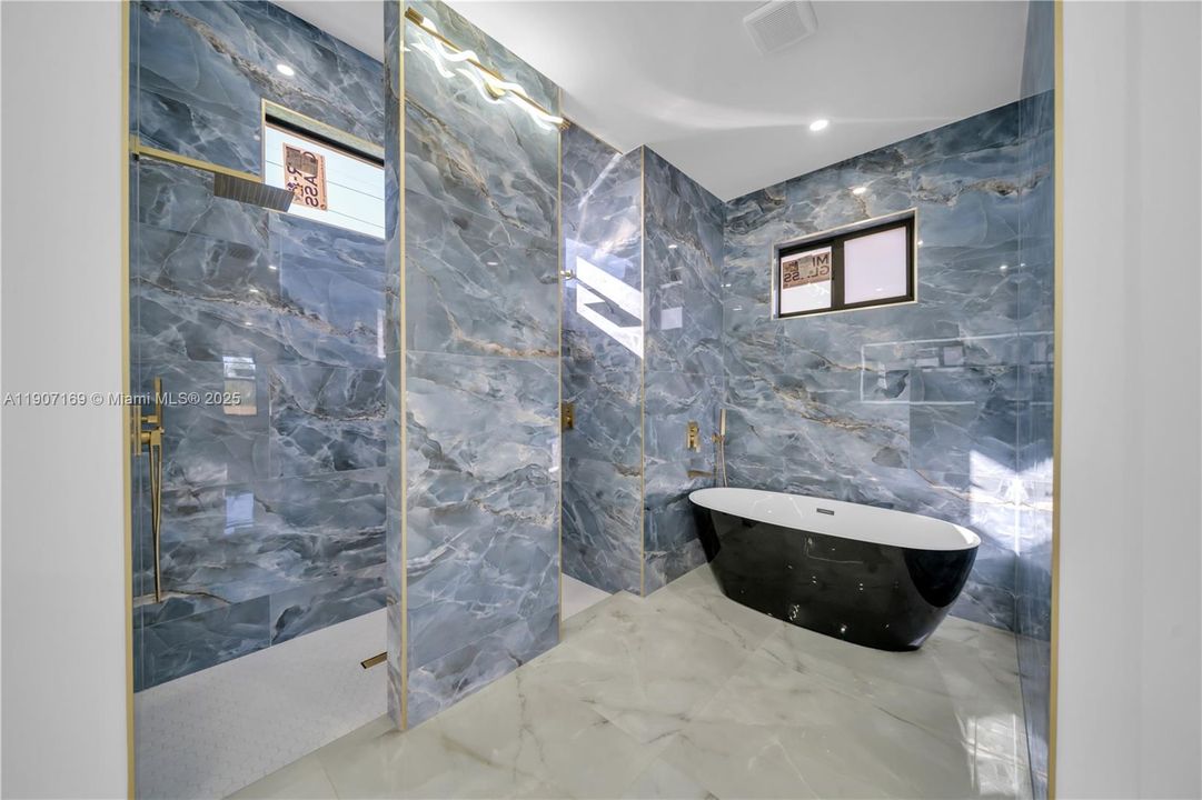 En Venta: $429,000 (3 camas, 2 baños, 1655 Pies cuadrados)