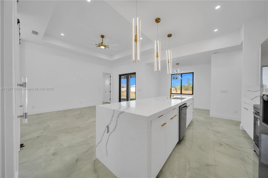 En Venta: $429,000 (3 camas, 2 baños, 1655 Pies cuadrados)