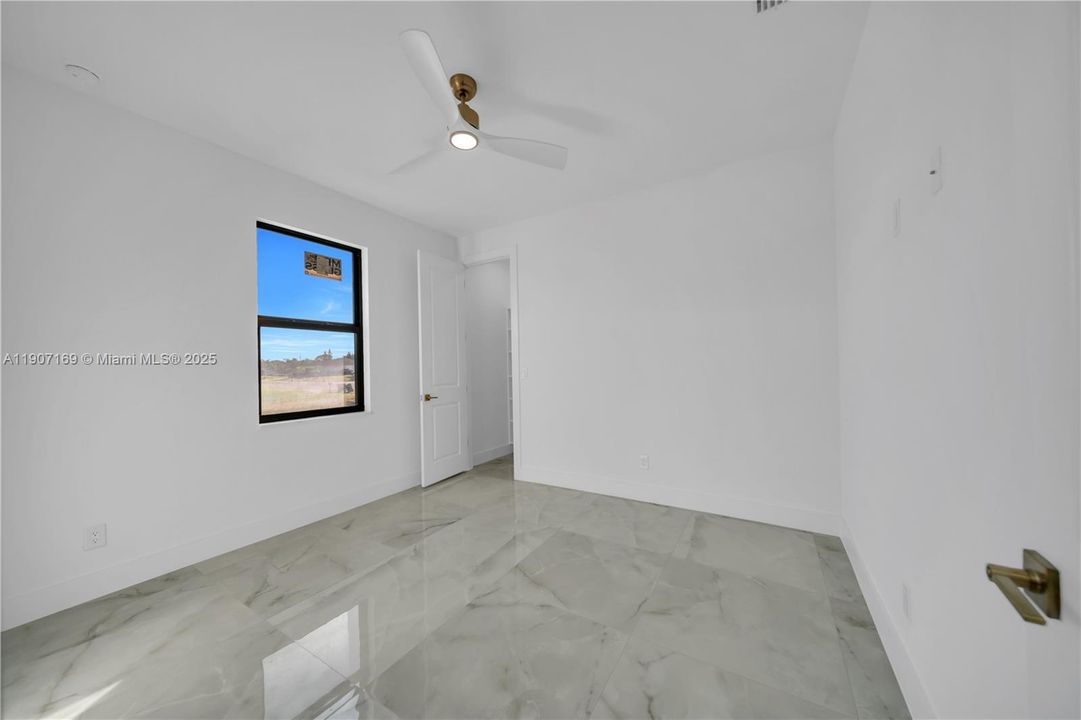 En Venta: $429,000 (3 camas, 2 baños, 1655 Pies cuadrados)