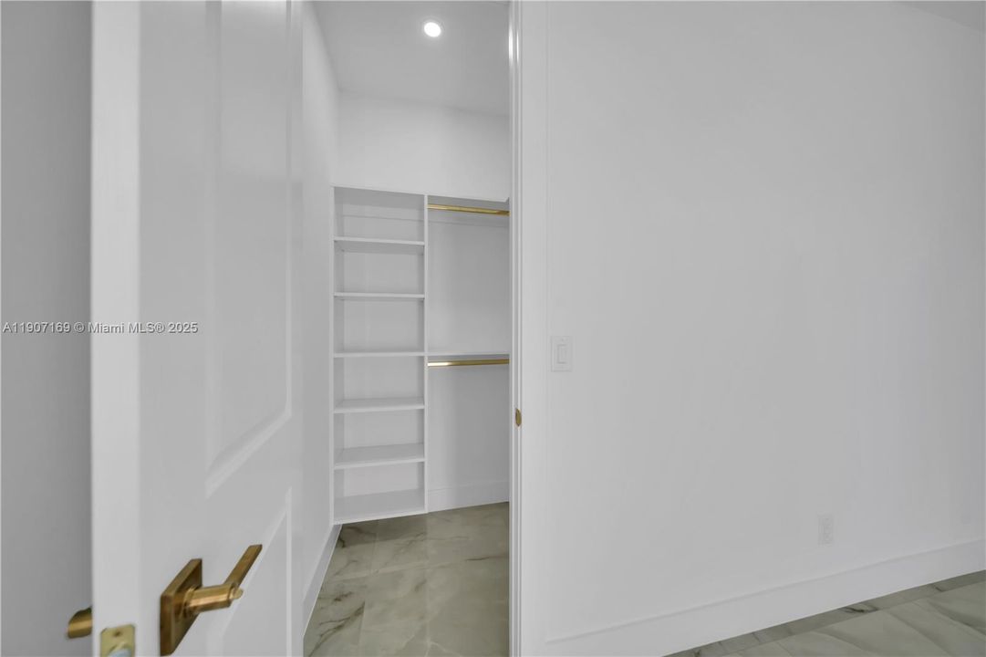 En Venta: $429,000 (3 camas, 2 baños, 1655 Pies cuadrados)