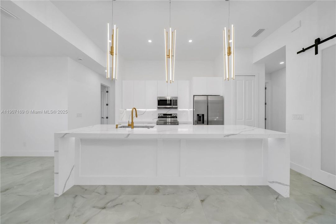 En Venta: $429,000 (3 camas, 2 baños, 1655 Pies cuadrados)