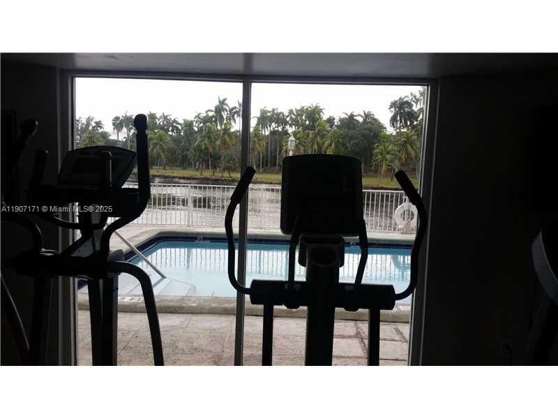 Active With Contract: $1,840 (1 beds, 1 baths, 634 Square Feet)