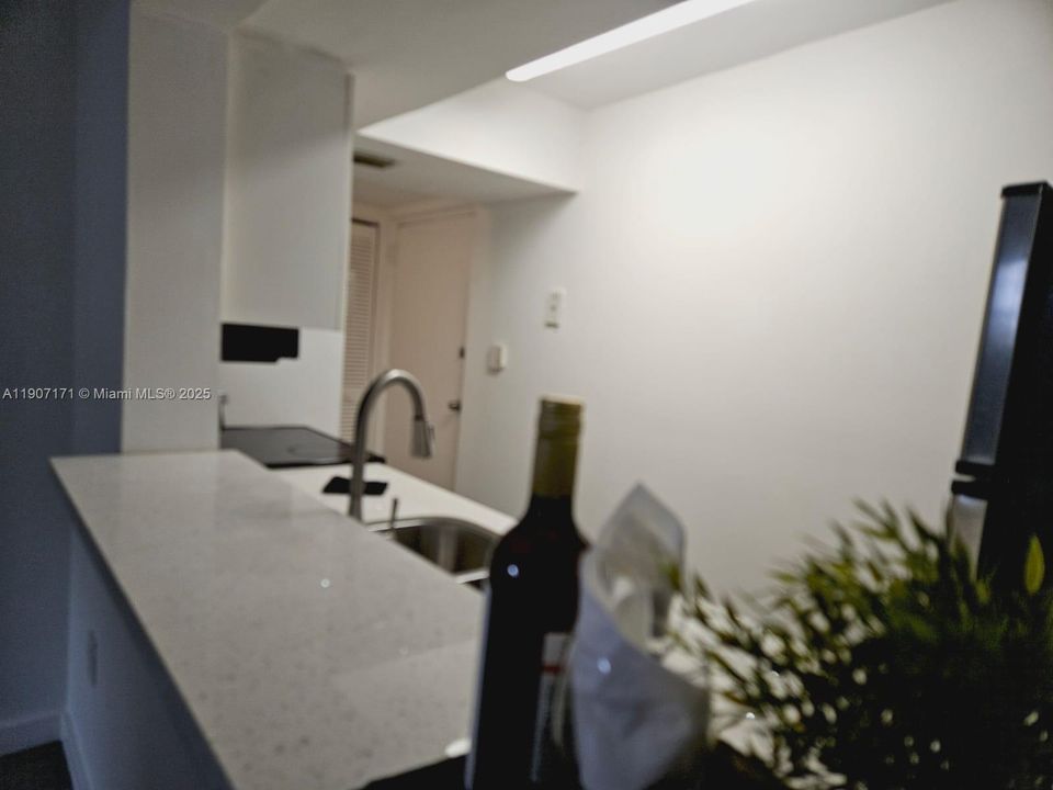 Active With Contract: $1,840 (1 beds, 1 baths, 634 Square Feet)