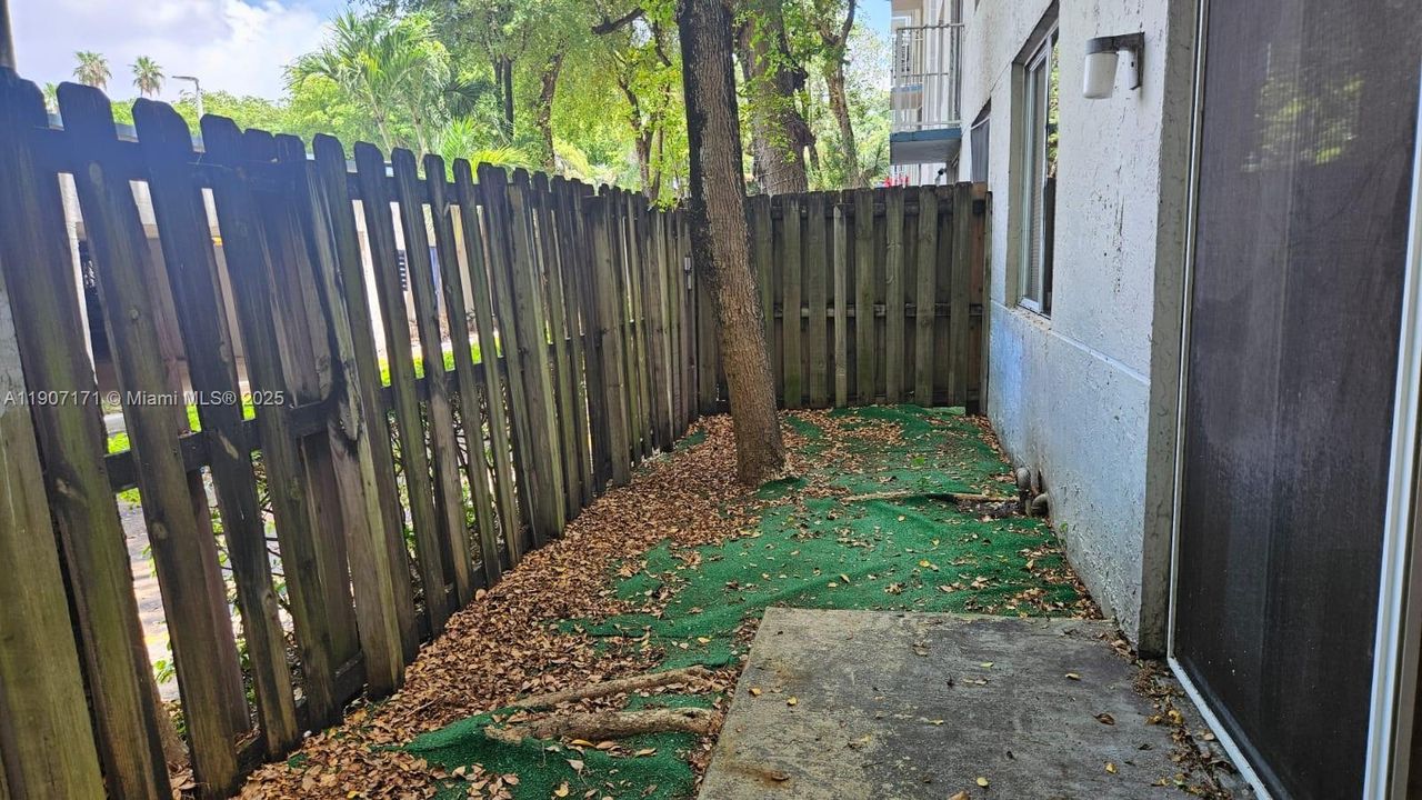 Active With Contract: $1,840 (1 beds, 1 baths, 634 Square Feet)