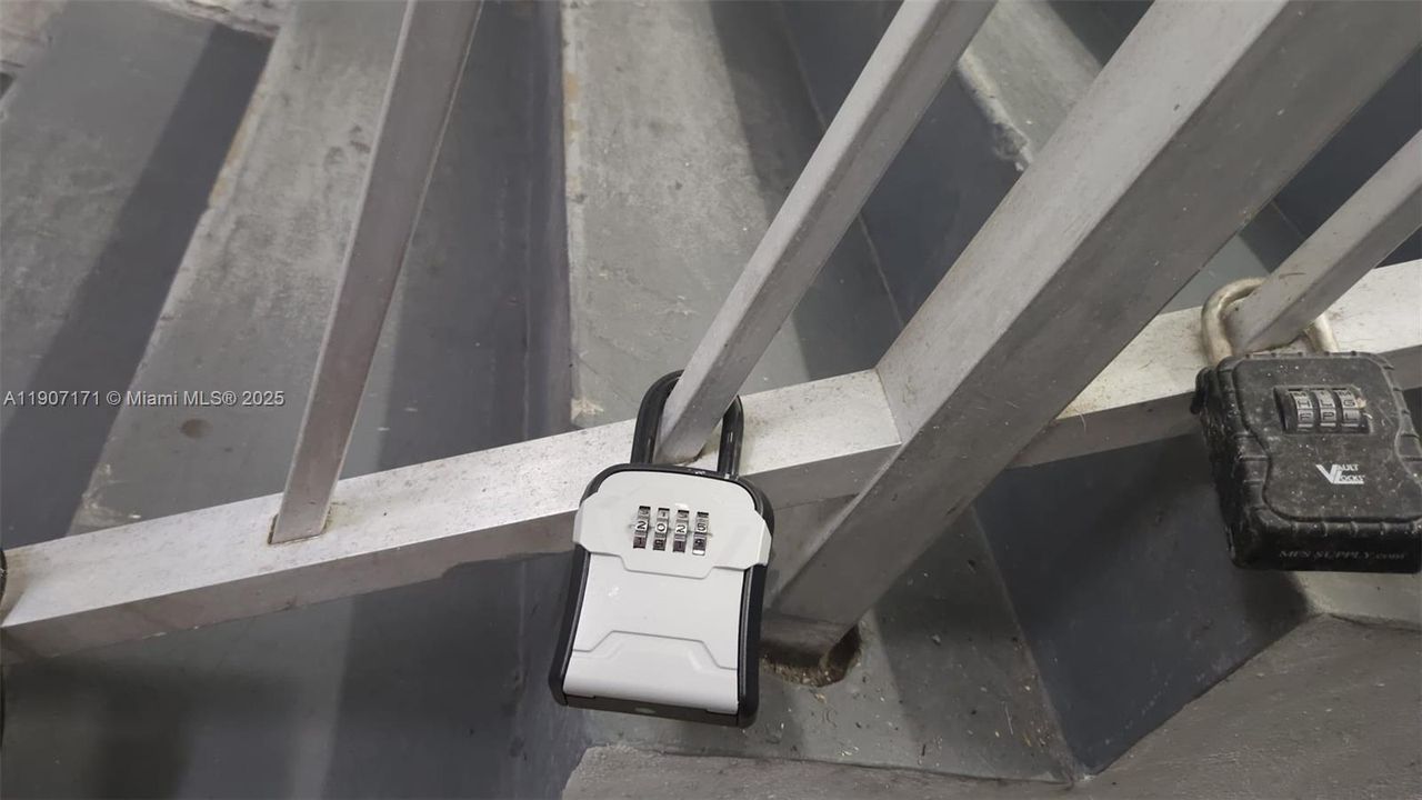 Active With Contract: $1,840 (1 beds, 1 baths, 634 Square Feet)