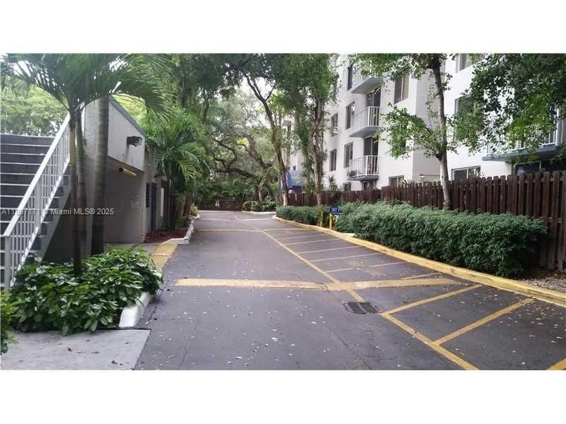 Active With Contract: $1,840 (1 beds, 1 baths, 634 Square Feet)